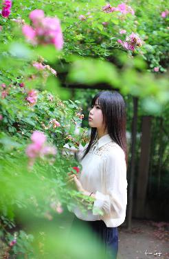 亭亭玉立四月天月色阑珊处情已晚